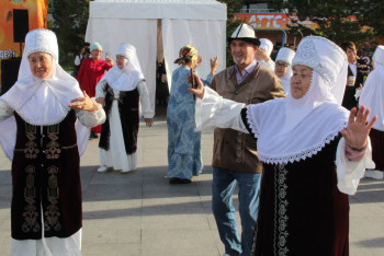 Фотография к новости: Ұлттық ұлан қарттарды мерекемен құттықтады