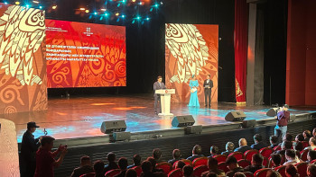 Фотография к новости: Министр Көшпенділер ойындары жүлдегерлеріне медаль мен ордендер табыстады