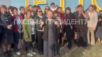 Фотография к новости: Алатау қаласының мұғалімдері наразылыққа шықты