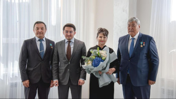 Фотография к новости: Министр Тоқтар Әубәкіровті ғарышқа алғаш ұшқан күнімен құттықтады