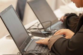 Фотография к новости: Депутаттар интернеттегі контентті бақылауға алуды ұсынды