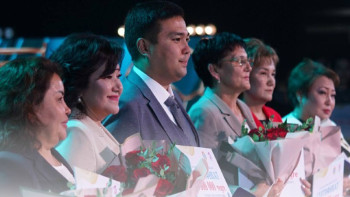 Фотография к новости: "Үздік педагог": 700-ге жуық педагог 12 жылда мемлекеттен ақшалай сыйақы алды