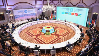 Фотография к новости: Әшімбаев  Ахмет Ясауи мұрасын дәріптеуге арналған халықаралық конференцияға қатысты