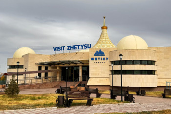 Фотография к новости: Жетісудағы Алтын-Емелге 20 мың турист келген