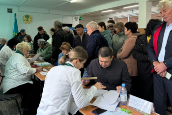 Фотография к новости: Үлкен ауылы тұрғындары референдумда белсенділік танытып жатыр