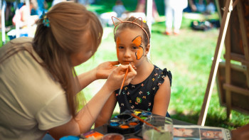Фотография к новости: Астанада референдум учаскелерінде балаларға арналған аквагрим ұйымдастырылды