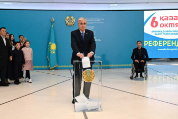 Фотография к новости: Мемлекет басшысы республикалық референдумда дауыс берді