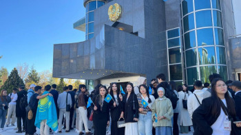 Фотография к новости: Қазақстандықтар Анкарада референдумға белсенді қатысуда