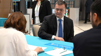 Фотография к новости: Астана әкімі АЭС бойынша референдумда дауыс берді