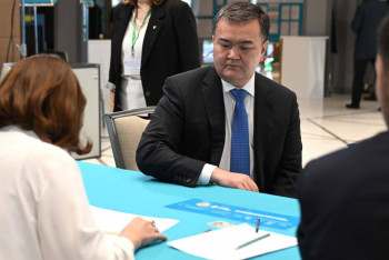 Фотография к новости: Астана әкімі АЭС бойынша референдумда дауыс берді