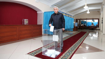 Фотография к новости: Қарағандылықтар белсенді дауыс беріп жатыр