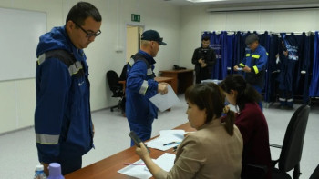 Фотография к новости: Теңіз кен орнындағы қызметкерлер таңдау жасады