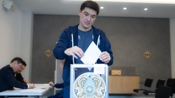 Фотография к новости: Ұлттық құраманың футболшылары референдумға шетелден қатысты