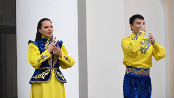 Фотография к новости: Алматыдағы сайлау учаскесінде мемлекеттік әнұран ым-ишара тілінде орындалды