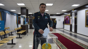 Фотография к новости: Ұландықтар дауыс беруді алғашқылардың бірі болып аяқтады