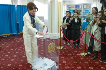 Фотография к новости: Аида Балаева жалпыхалықтық референдумда таңдауын жасады