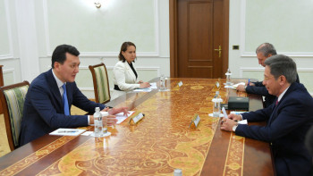 Фотография к новости: Ерлан Қарин Өзбекстанның Қазақстандағы елшісімен кездесті