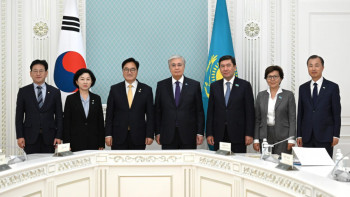 Фотография к новости: Тоқаев Корея Республикасы Ұлттық Ассамблеясының төрағасымен кездесті