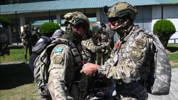 Фотография к новости: Қазақстандық десантшылар Гималайды бағындырды