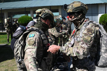 Фотография к новости: Қазақстандық десантшылар Гималайды бағындырды