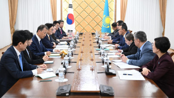 Фотография к новости: Әшімбаев Оңтүстік Корея Ұлттық Ассамблеясының спикерімен кездесті