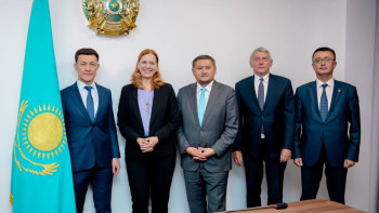 Фотография к новости: Саясат Нұрбек Еуропалық ядролық зерттеулер орталығы делегациясымен кездесті