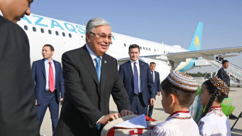 Фотография к новости: Тоқаев Түрікменстанға ресми сапармен барды