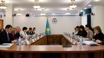 Фотография к новости: Министрлер мүгедектігі бар адамдарға қызмет көрсету мәселелерін талқылады