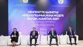 Фотография к новости: Сенатор мемлекеттік қызметшілердің мәртебесін көтеру мәселесін талқылады