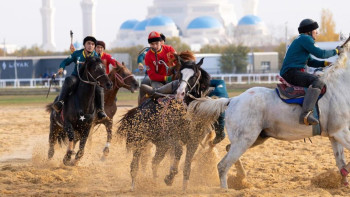Фотография к новости: Ұлттық ат спорты фестивалі: Астанада бәйге мен көкпардан турнир өтіп жатыр