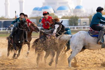 Фотография к новости: Ұлттық ат спорты фестивалі: Астанада бәйге мен көкпардан турнир өтіп жатыр