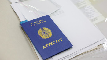 Фотография к новости: Оқушылар мектеппен қатар колледжде де оқи алуы керек – депутат