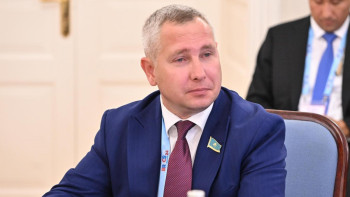 Фотография к новости: “Қазақ тілі – француз тілі емес”. Депутат тілімізді мазақ еткен бапкердің әрекетін сынады