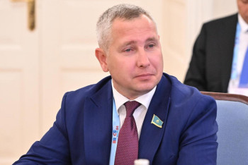 Фотография к новости: “Қазақ тілі – француз тілі емес”. Депутат тілімізді мазақ еткен бапкердің әрекетін сынады