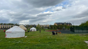 Фотография к новости: "Бурабайдағы Хогвартс": Ауыл оқушылары туралы телехикаяның тұсаукесері өтті