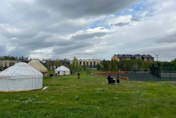 Фотография к новости: "Бурабайдағы Хогвартс": Ауыл оқушылары туралы телехикаяның тұсаукесері өтті