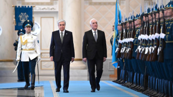 Фотография к новости: Ақордада Армения Президентін салтанатты түрде қарсы алды