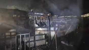 Фотография к новости: "Резеңке қолғап пен канистра": Шерзаттың өртеніп кеткен үйінен айғақ заттар табылды