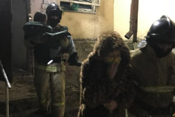 Фотография к новости: Елордалық құтқарушылар 4 адамды эвакуациялады