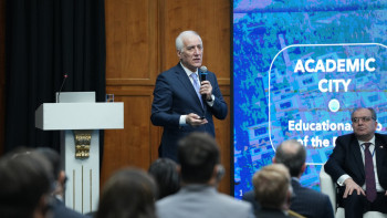 Фотография к новости: Армения президенті Мемлекеттік басқару академиясында дәріс оқыды