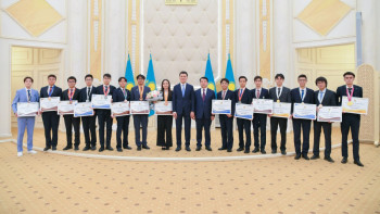 Фотография к новости: Мемлекеттік кеңесші халықаралық пән олимпиадаларының жүлдегерлерімен кездесті