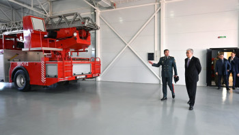 Фотография к новости: Мемлекет басшысы елордадағы жаңа өрт сөндіру бөліміне барды