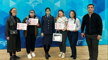 Фотография к новости: Қызылордада визажист пробация есебіндегі азаматшаларға макияж жасауды үйретті