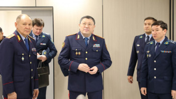 Фотография к новости: Ішкі істер министрі Алматы қаласы полициясының жеке құрамымен жедел кеңес өткізді