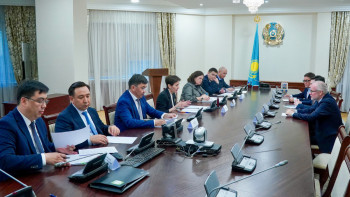 Фотография к новости: Үкіметте мамандарды оқыту және сертификаттау мәселесі талқыланды