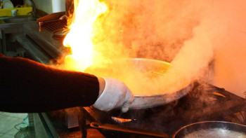 Фотография к новости: Құтқарушылар өрт кезінде 8 адамды эвакуациялады