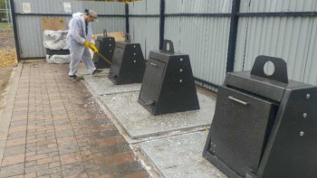 Фотография к новости: Алматыда контейнерлік алаңдарды санитарлық өңдеу жұмыстары күшейтілді