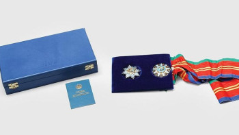 Фотография к новости: Назарбаев Маргарет Тэтчерге сыйлаған «Достық» ордені сатылымға шықты