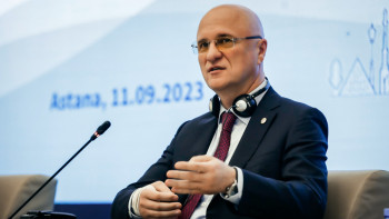 Фотография к новости: Скляр Астанадағы Ұлттық спорт университетінің құрылысымен танысты