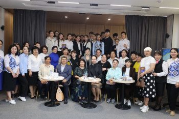 Фотография к новости: Кітапханашы: Біз кітапқұмар ұлт болуымыз керек